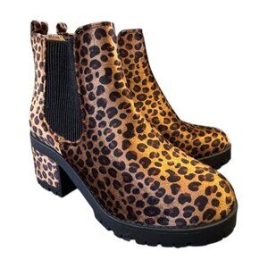 Leopard Print Velvet Chelsea Boots Lug Sole Women’s 9 NWT Platform Boho Animal